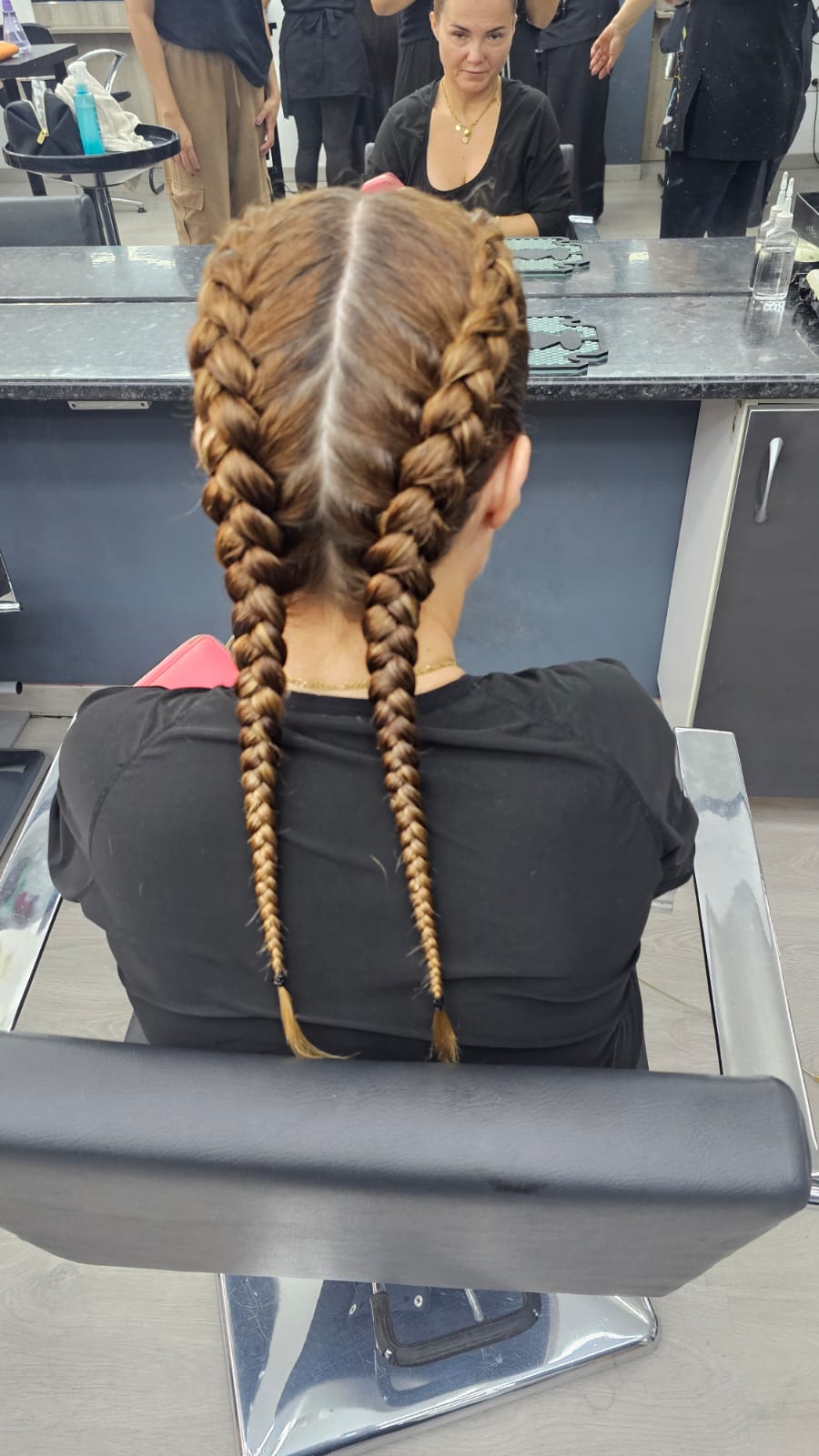 Trenzas francesas dobles realizadas en Academia de Peluquería Yanes Gallardó, San Isidro (Tenerife)