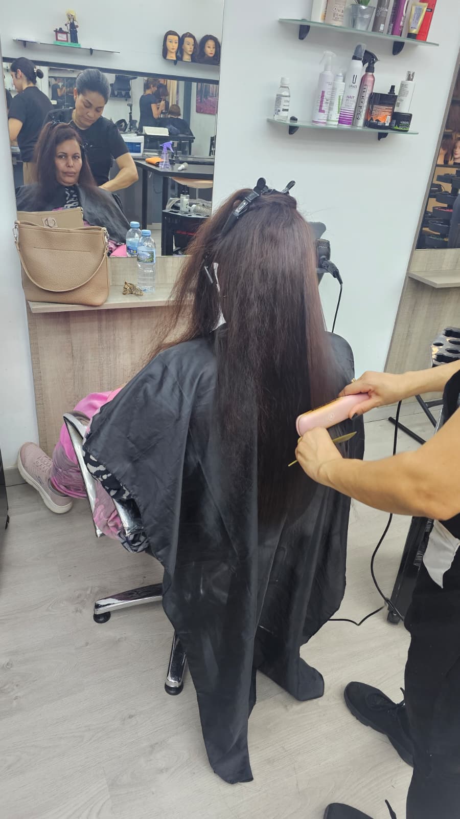 Alisado y planchado de melena larga en Academia de Peluquería Yanes Gallardó, San Isidro (Tenerife)