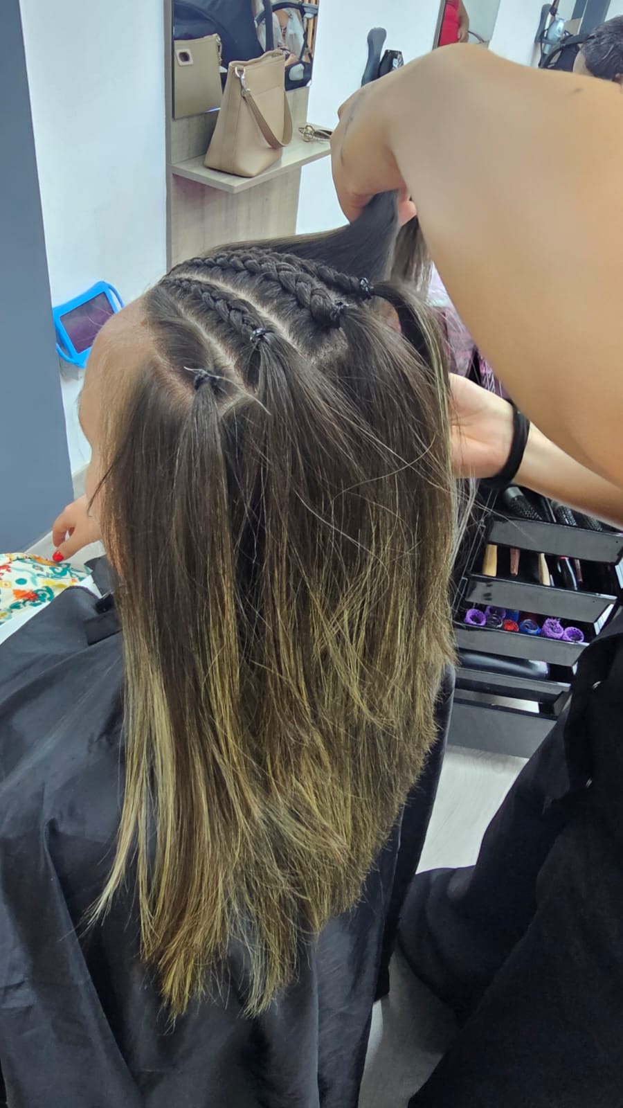 Detalle del trenzado para extensiones en Academia Yanes Gallardó, San Isidro (Tenerife)